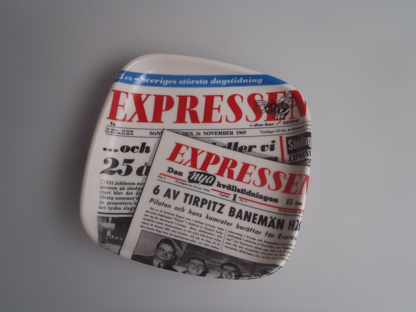 Fat i plast med löpsedel från Expressen från Gustavsberg 60-tal