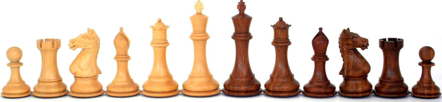 Schackpjäser handgjorda i Gyllene Rosenträ och Buxbom