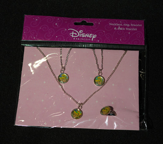 Disney no 6 Princess:Jewellery Sets  1st halsband  2st armband  1st ring  Längden på kedjorna kan justeras.
